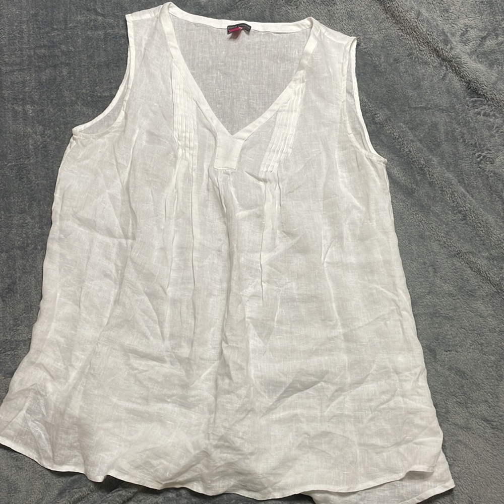 Vince Camuto sleeveless top. White. Size medium